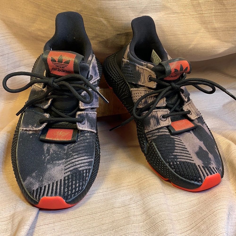 NWOT Adidas canvas sneakers never worn EC